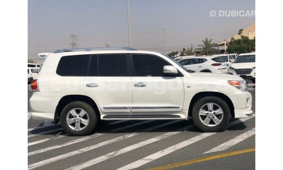 Buy Import Toyota Land Cruiser White Car in Import - Dubai in Antigua Buy Import Toyota Land Cruiser White Car in Import - Dubai in Antigua