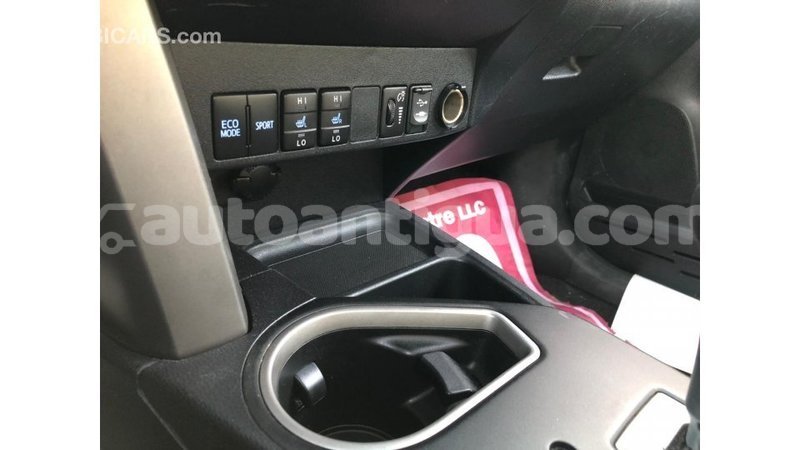 Big with watermark toyota hiace antigua import dubai 3649