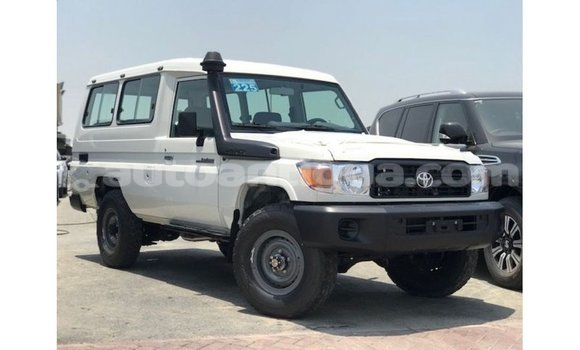 Buy Import Toyota Land Cruiser White Car in Import - Dubai in Antigua