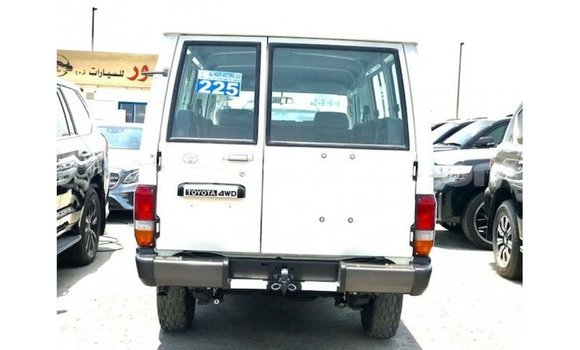 Buy Import Toyota Land Cruiser White Car in Import - Dubai in Antigua Buy Import Toyota Land Cruiser White Car in Import - Dubai in Antigua