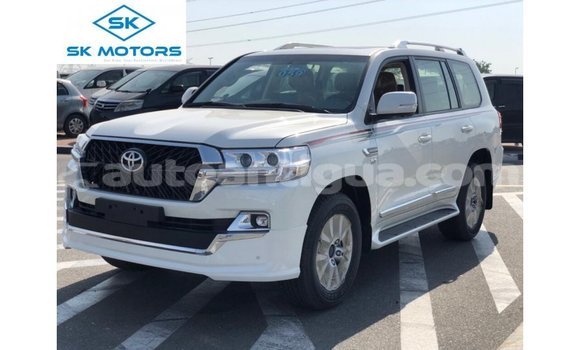 Buy Import Toyota Land Cruiser White Car in Import - Dubai in Antigua