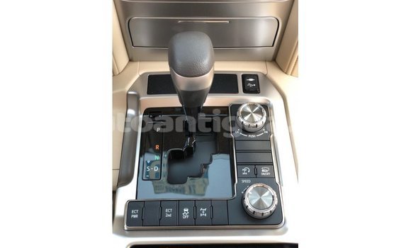 Buy Import Toyota Land Cruiser White Car in Import - Dubai in Antigua Buy Import Toyota Land Cruiser White Car in Import - Dubai in Antigua