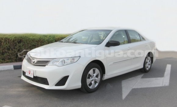 Buy Import Toyota Camry White Car in Import - Dubai in Antigua