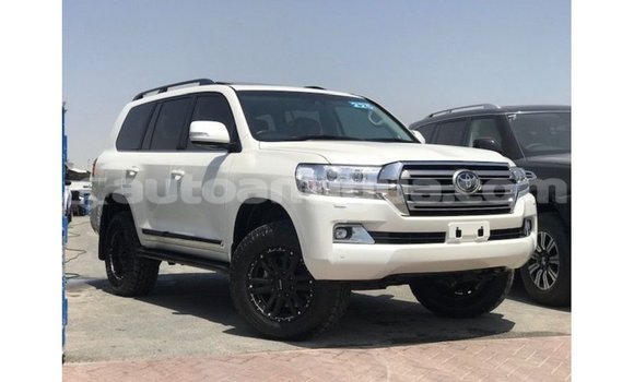 Buy Import Toyota Land Cruiser White Car in Import - Dubai in Antigua