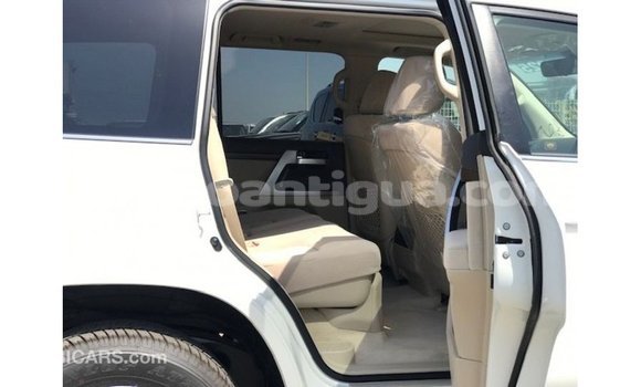Buy Import Toyota Land Cruiser White Car in Import - Dubai in Antigua Buy Import Toyota Land Cruiser White Car in Import - Dubai in Antigua