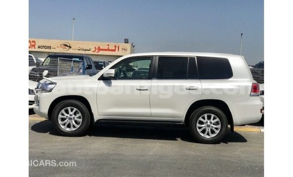 Buy Import Toyota Land Cruiser White Car in Import - Dubai in Antigua Buy Import Toyota Land Cruiser White Car in Import - Dubai in Antigua