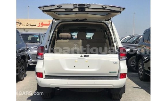 Buy Import Toyota Land Cruiser White Car in Import - Dubai in Antigua Buy Import Toyota Land Cruiser White Car in Import - Dubai in Antigua
