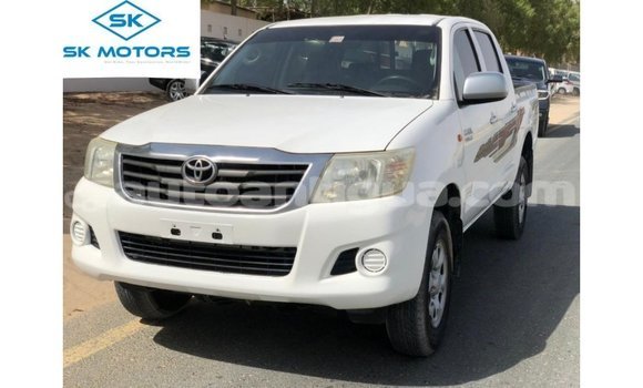 Buy Import Toyota Hilux White Car in Import - Dubai in Antigua