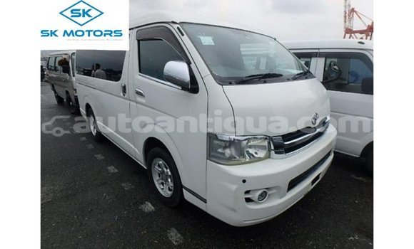 Buy Import Toyota Regius White Car in Import - Dubai in Antigua