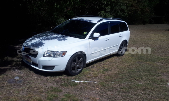 Buy Used Volvo V50 White Car in Bolands in Antigua