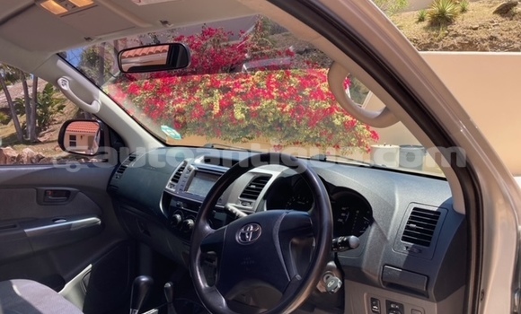 Buy Used Toyota Hilux Silver Car in Liberta in Antigua Buy Used Toyota Hilux Silver Car in Liberta in Antigua