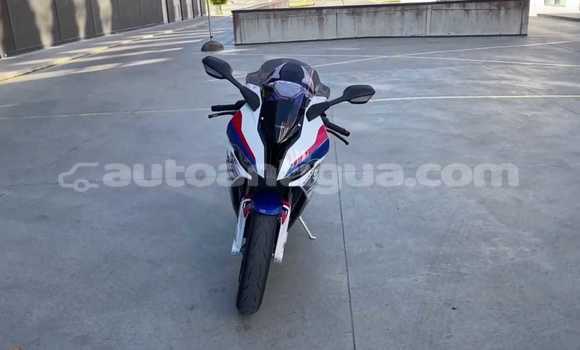 Buy Used BMW S 1000 White Bike in All Saints in Antigua Buy Used BMW S 1000 White Bike in All Saints in Antigua