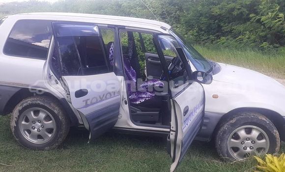 Buy Used Toyota RAV4 White Car in All Saints in Antigua Buy Used Toyota RAV4 White Car in All Saints in Antigua