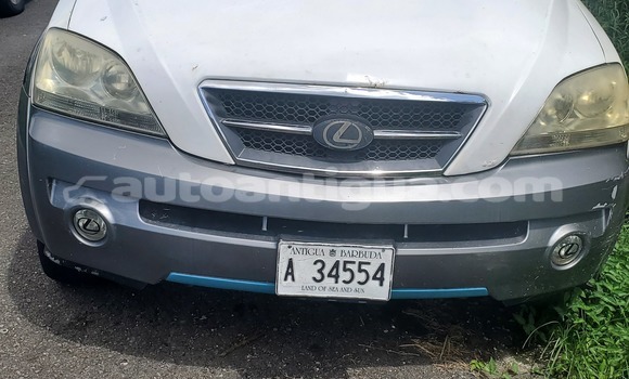 Buy Used Kia Sorento White Car in St John's in Antigua Buy Used Kia Sorento White Car in St John's in Antigua