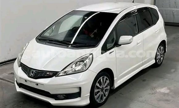 Buy Used Honda FIT White Car in Liberta in Antigua