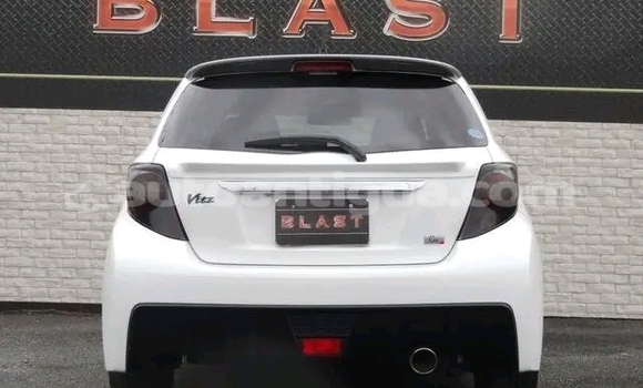 Buy Used Toyota Vitz White Car in Liberta in Antigua