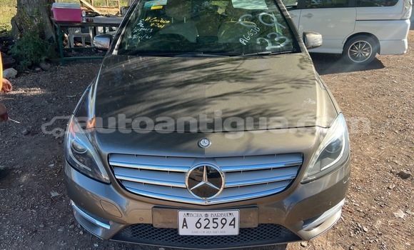 Buy Used Mercedes-Benz 200 Other Car in Piggotts in Antigua