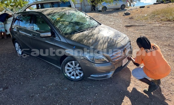 Buy Used Mercedes-Benz 200 Other Car in Piggotts in Antigua Buy Used Mercedes-Benz 200 Other Car in Piggotts in Antigua