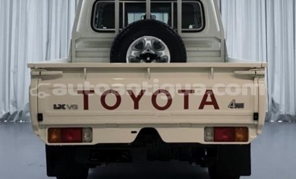 Buy Used Toyota Land Cruiser White Car in Import - Dubai in Antigua Buy Used Toyota Land Cruiser White Car in Import - Dubai in Antigua