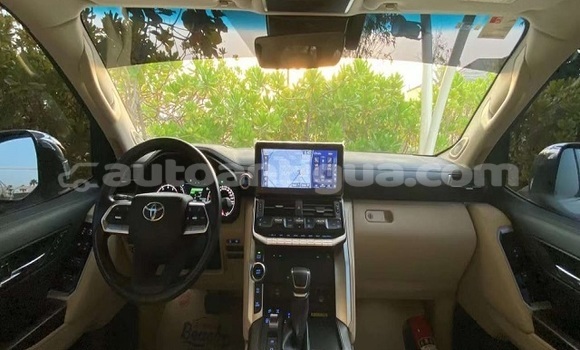 Buy Used Toyota Land Cruiser White Car in Cedar Grove in Antigua Buy Used Toyota Land Cruiser White Car in Cedar Grove in Antigua