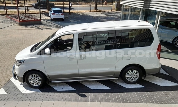 Buy Used Hyundai H200 White Car in St John's in Antigua Buy Used Hyundai H200 White Car in St John's in Antigua