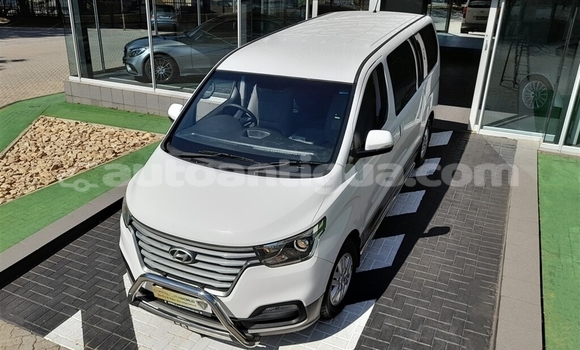 Buy Used Hyundai H200 White Car in St John's in Antigua Buy Used Hyundai H200 White Car in St John's in Antigua
