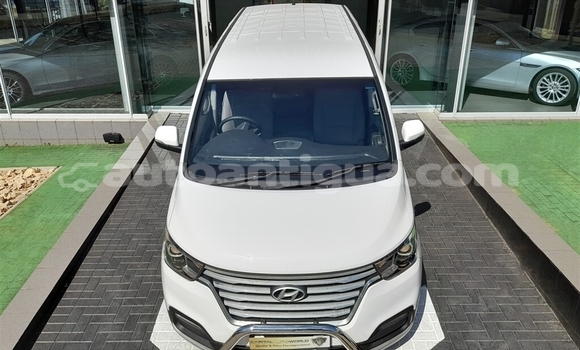 Buy Used Hyundai H200 White Car in St John's in Antigua Buy Used Hyundai H200 White Car in St John's in Antigua