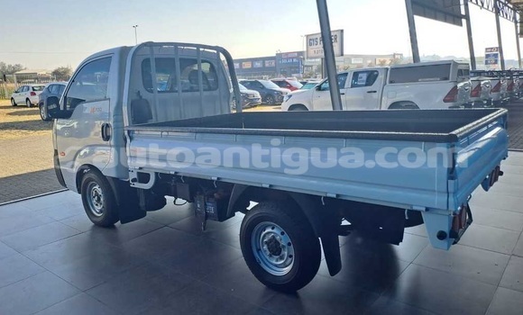 Buy Used Kia K7 White Car in St John's in Antigua Buy Used Kia K7 White Car in St John's in Antigua