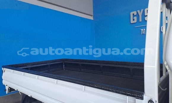 Buy Used Kia K7 White Car in St John's in Antigua Buy Used Kia K7 White Car in St John's in Antigua