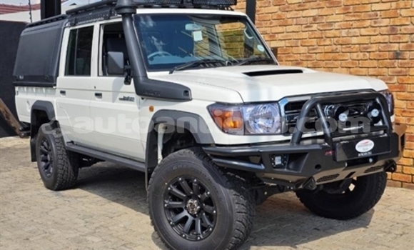 Buy Used Toyota Land Cruiser White Car in St John's in Antigua Buy Used Toyota Land Cruiser White Car in St John's in Antigua