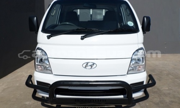 Buy Used Hyundai H200 White Car in St John's in Antigua Buy Used Hyundai H200 White Car in St John's in Antigua