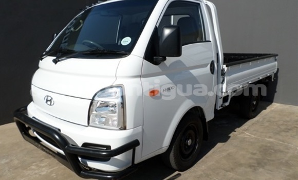 Buy Used Hyundai H200 White Car in St John's in Antigua Buy Used Hyundai H200 White Car in St John's in Antigua