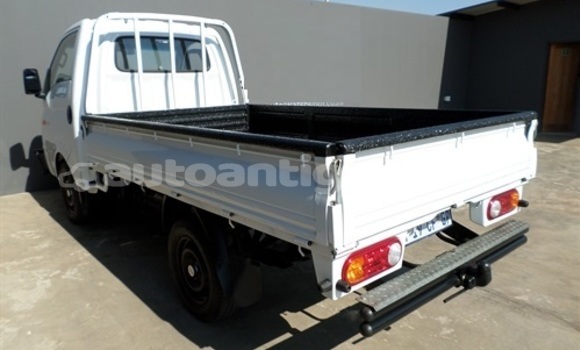 Buy Used Hyundai H200 White Car in St John's in Antigua Buy Used Hyundai H200 White Car in St John's in Antigua