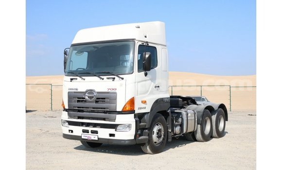 Buy Import Hino 300 Series White Truck in Import - Dubai in Antigua