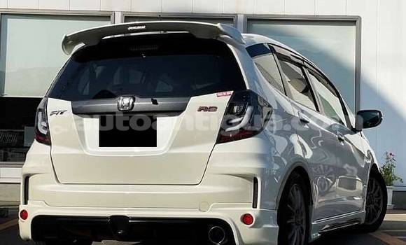 Buy Used Honda FIT White Car in All Saints in Antigua Buy Used Honda FIT White Car in All Saints in Antigua