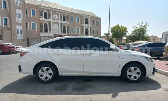 Buy Used Toyota Yaris White Car in St John's in Antigua Buy Used Toyota Yaris White Car in St John's in Antigua