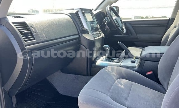 Buy Used Toyota Land Cruiser White Car in St John's in Antigua Buy Used Toyota Land Cruiser White Car in St John's in Antigua