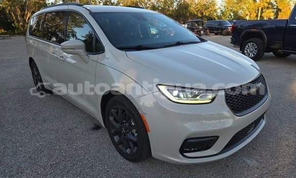 Buy Used Chrysler Pacifica White Car in St John's in Antigua Buy Used Chrysler Pacifica White Car in St John's in Antigua