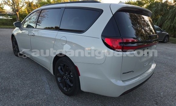 Buy Used Chrysler Pacifica White Car in St John's in Antigua Buy Used Chrysler Pacifica White Car in St John's in Antigua