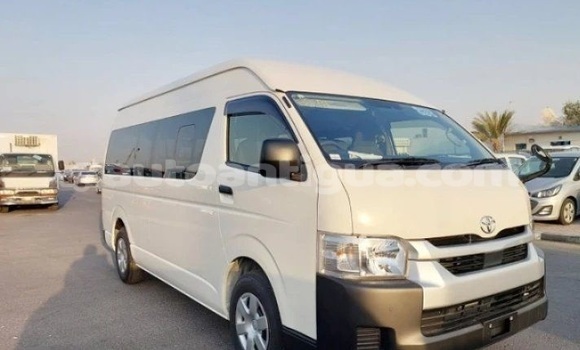 Buy Used Toyota Hiace White Car in St John's in Antigua Buy Used Toyota Hiace White Car in St John's in Antigua