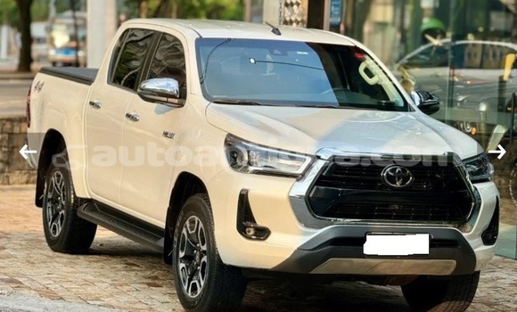 Buy Used Toyota Hilux White Car in St John's in Antigua