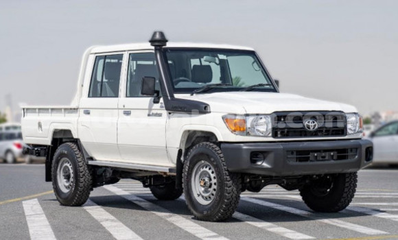 Buy Used Toyota Land Cruiser White Car in St John's in Antigua Buy Used Toyota Land Cruiser White Car in St John's in Antigua