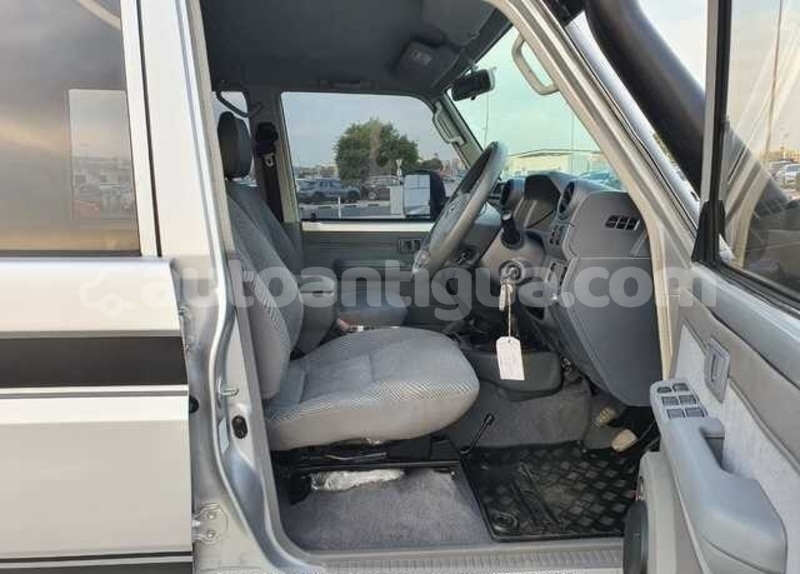 Big with watermark toyota land cruiser antigua liberta 4713