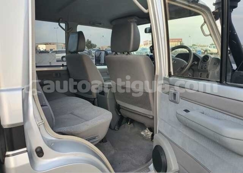 Big with watermark toyota land cruiser antigua liberta 4713