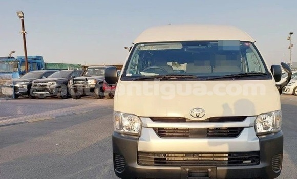 Buy Used Toyota Hiace White Car in St John's in Antigua Buy Used Toyota Hiace White Car in St John's in Antigua