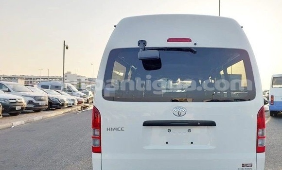 Buy Used Toyota Hiace White Car in St John's in Antigua Buy Used Toyota Hiace White Car in St John's in Antigua