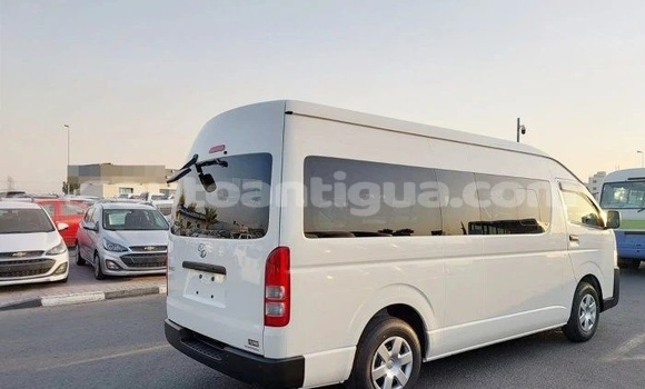 Buy Used Toyota Hiace White Car in St John's in Antigua Buy Used Toyota Hiace White Car in St John's in Antigua