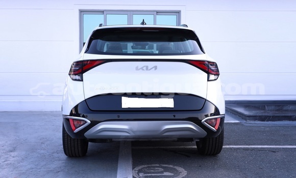 Buy Used Kia Sportage White Car in St John's in Antigua Buy Used Kia Sportage White Car in St John's in Antigua