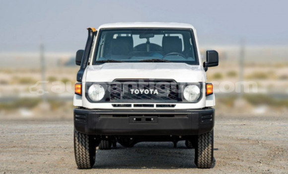Buy Used Toyota Land Cruiser White Car in St John's in Antigua