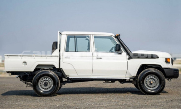 Buy Used Toyota Land Cruiser White Car in St John's in Antigua Buy Used Toyota Land Cruiser White Car in St John's in Antigua